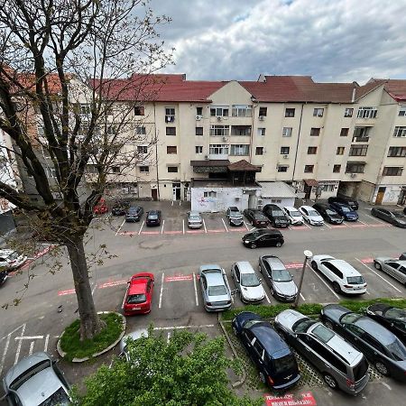 Апартаменты Apartament Victoria Тыргу-Жиу Экстерьер фото