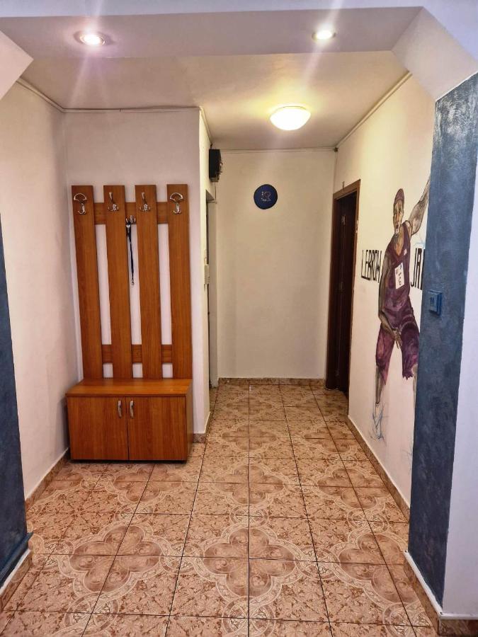 Апартаменты Apartament Victoria Тыргу-Жиу Экстерьер фото
