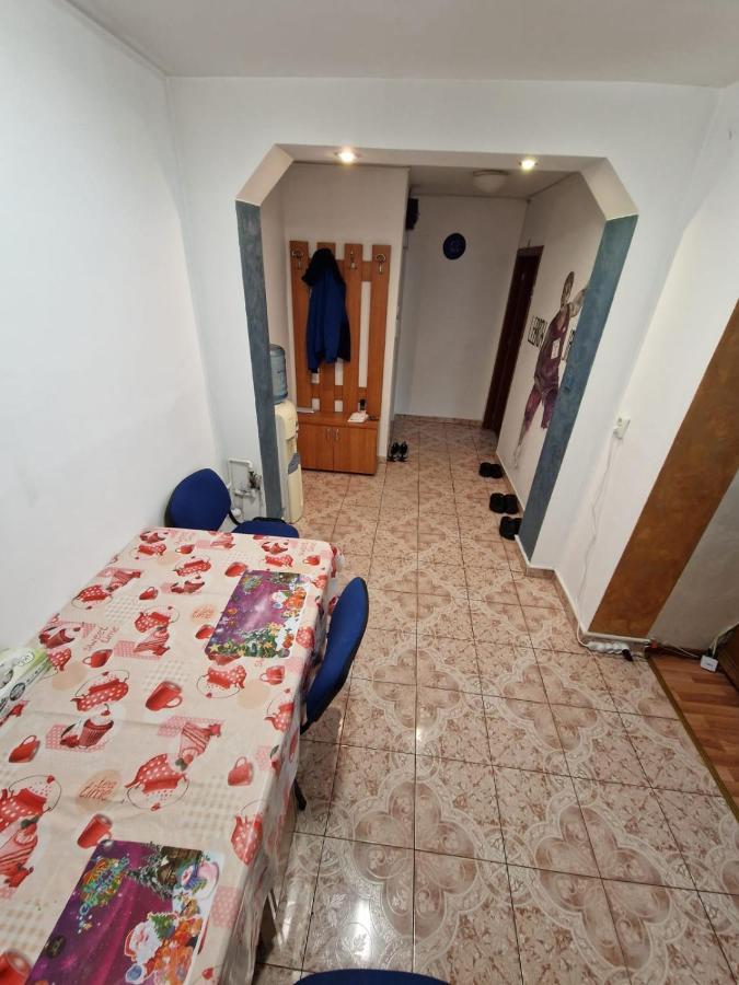 Апартаменты Apartament Victoria Тыргу-Жиу Экстерьер фото
