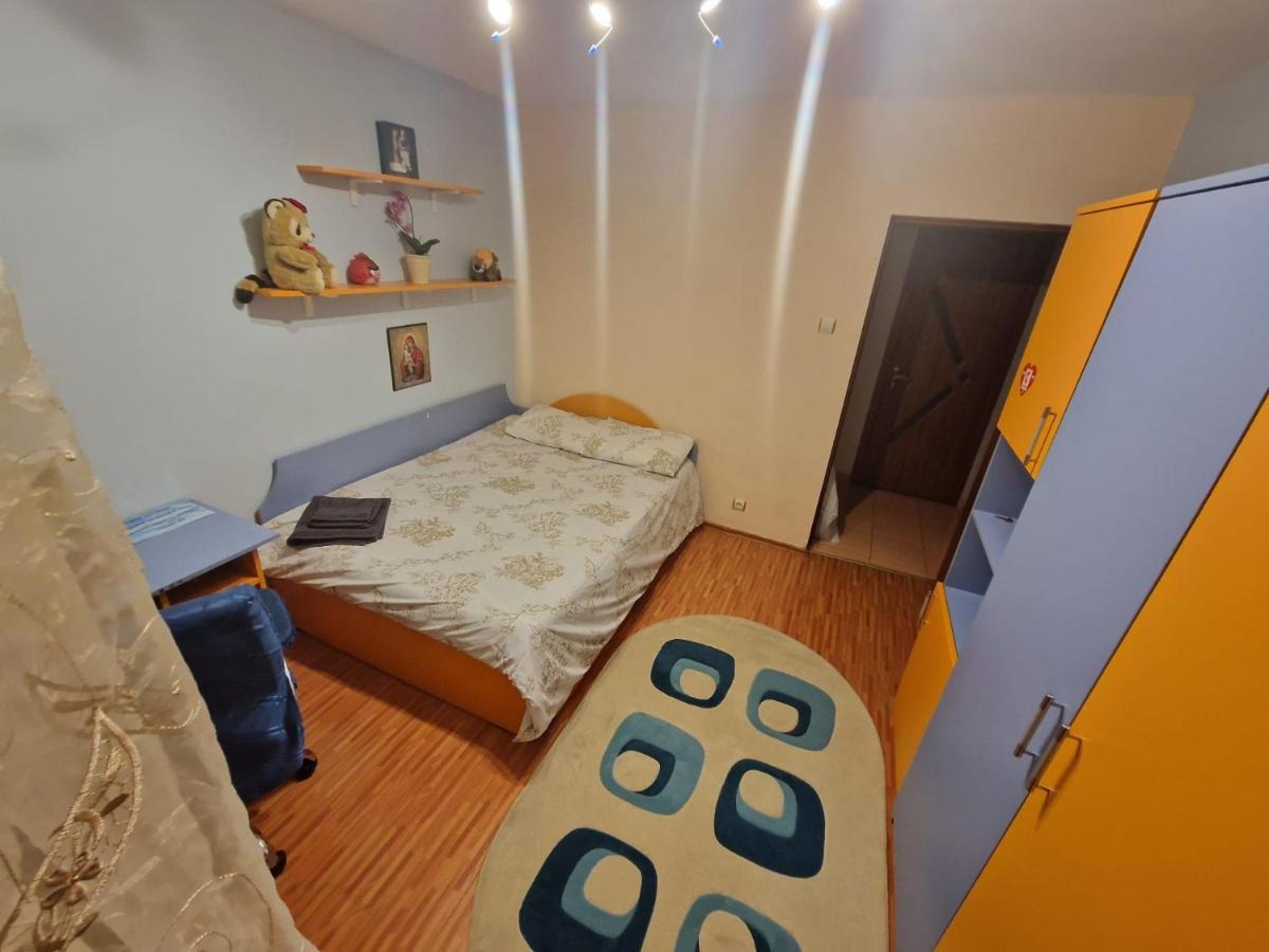 Апартаменты Apartament Victoria Тыргу-Жиу Экстерьер фото
