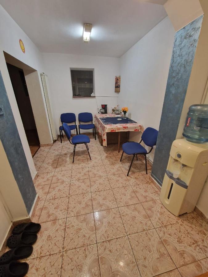 Апартаменты Apartament Victoria Тыргу-Жиу Экстерьер фото