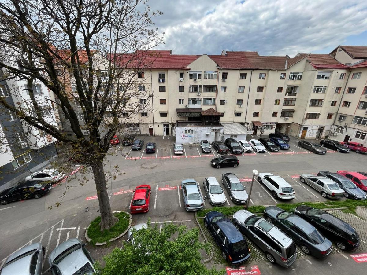 Апартаменты Apartament Victoria Тыргу-Жиу Экстерьер фото